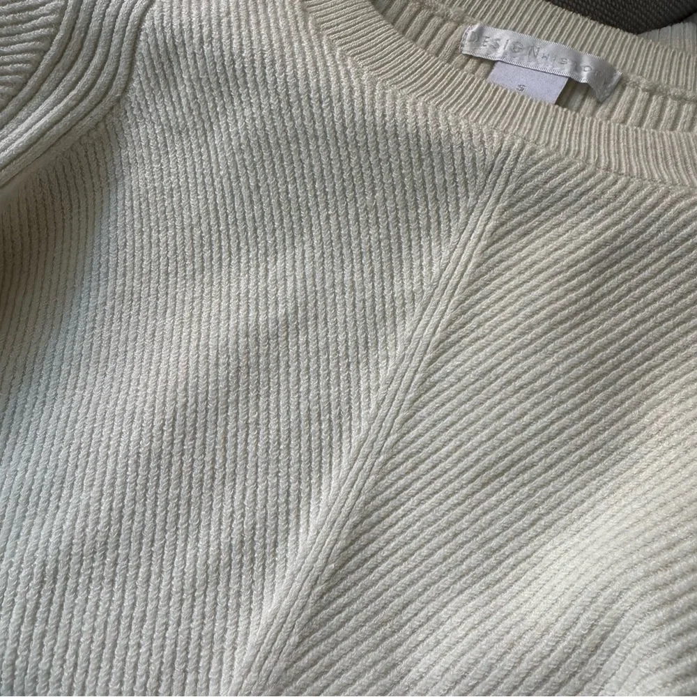 NWOT Design History Textured Crewneck Sweater